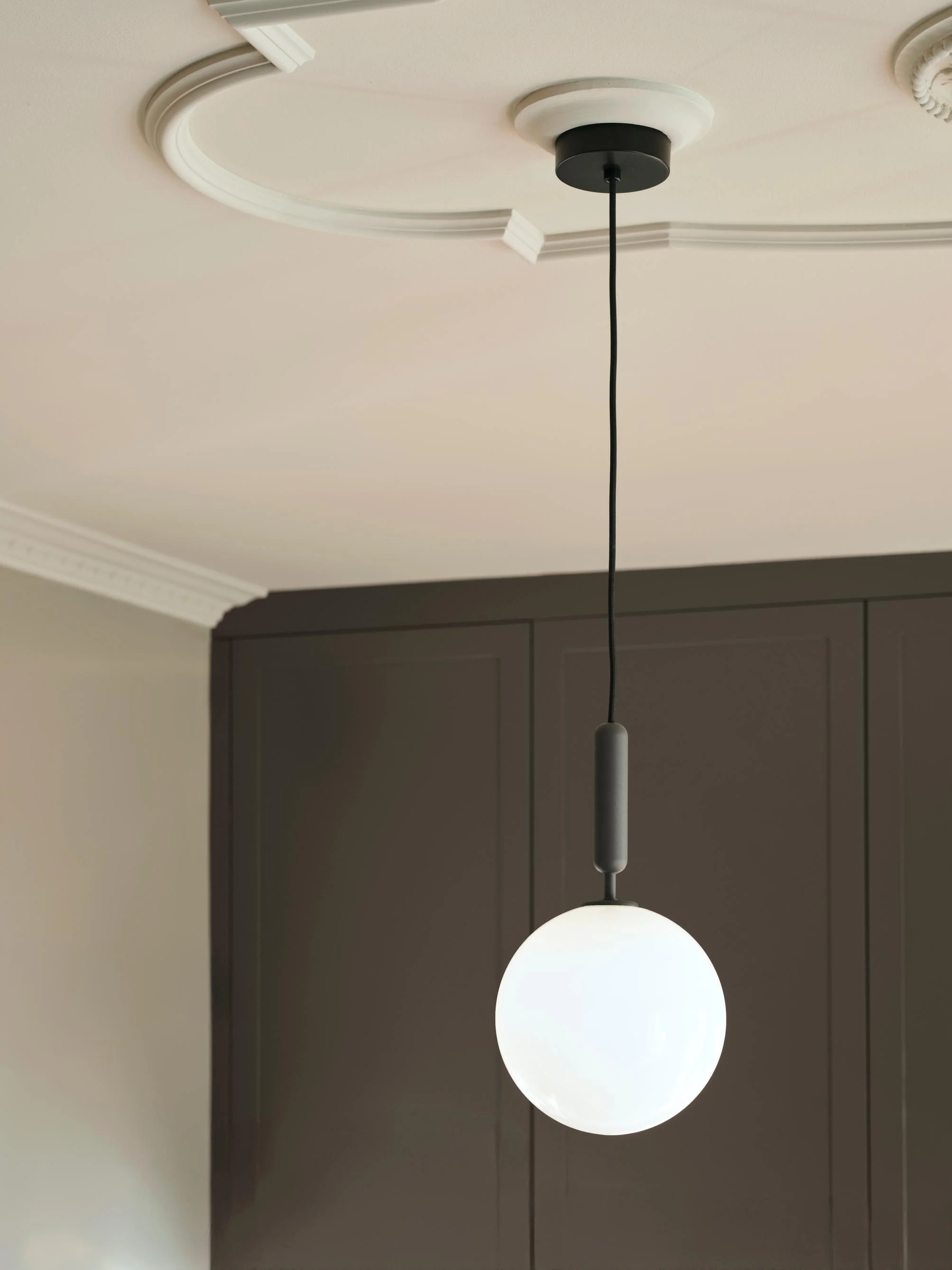 Lampa wisząca MIIRA grafitowy z opalowym szkłem - Image 3