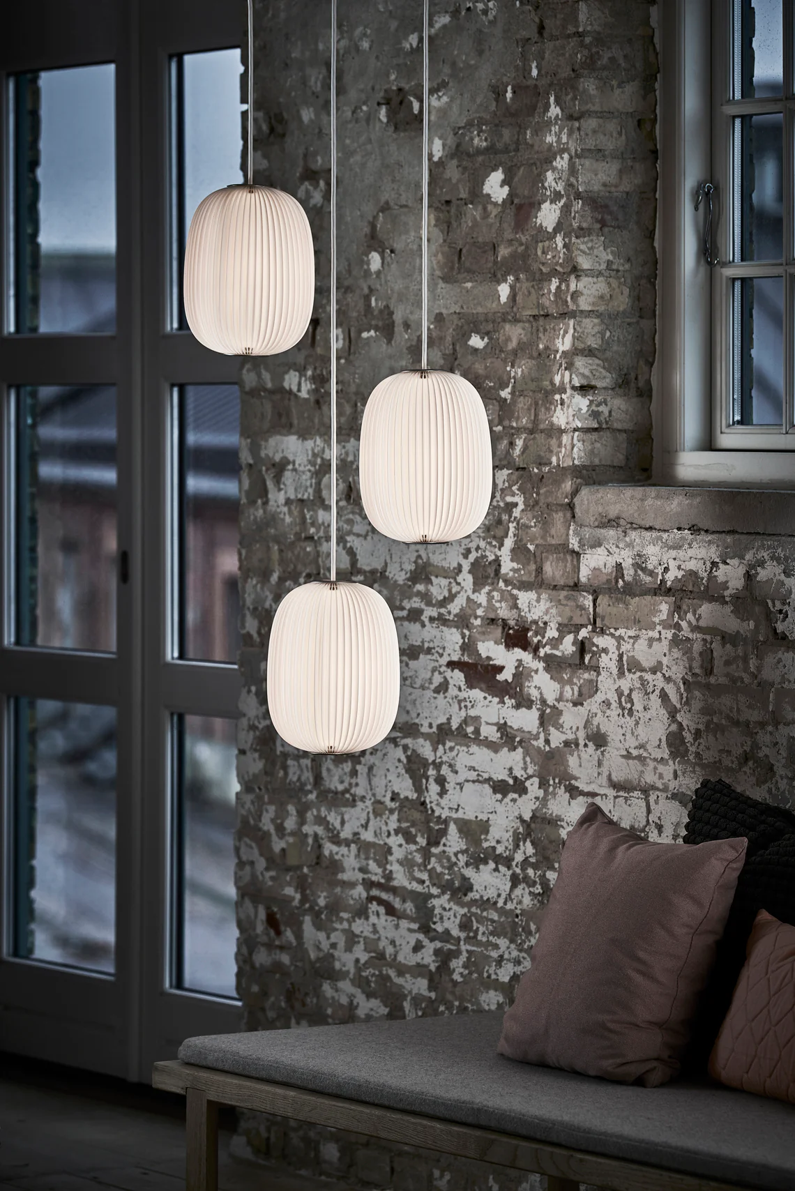 Lampa wisząca MODEL 135 LAMELLA 4 biały ze złotym detalem - Image 6