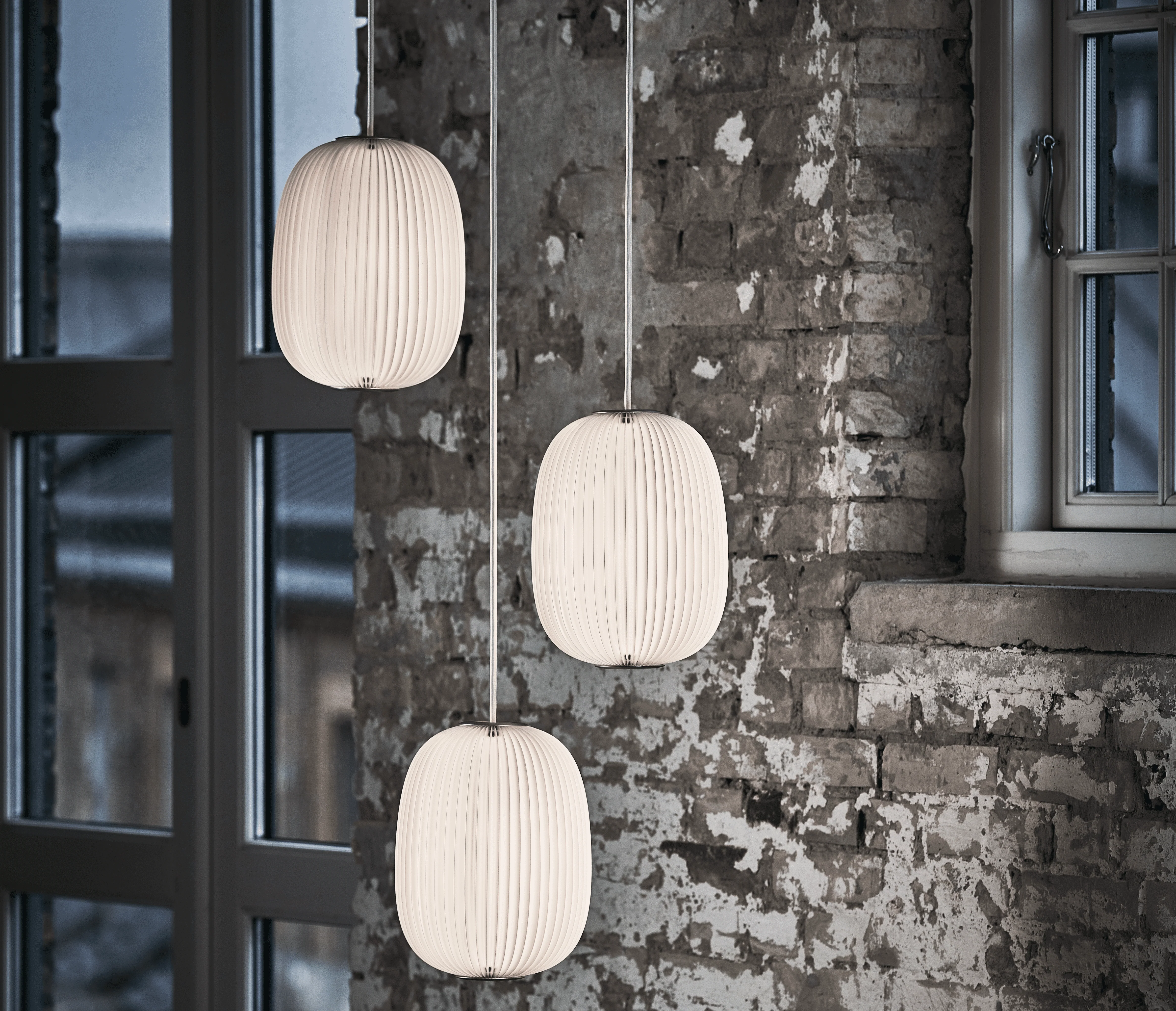 Lampa wisząca MODEL 135 LAMELLA 4 biały z czarnym wykończeniem - Image 5