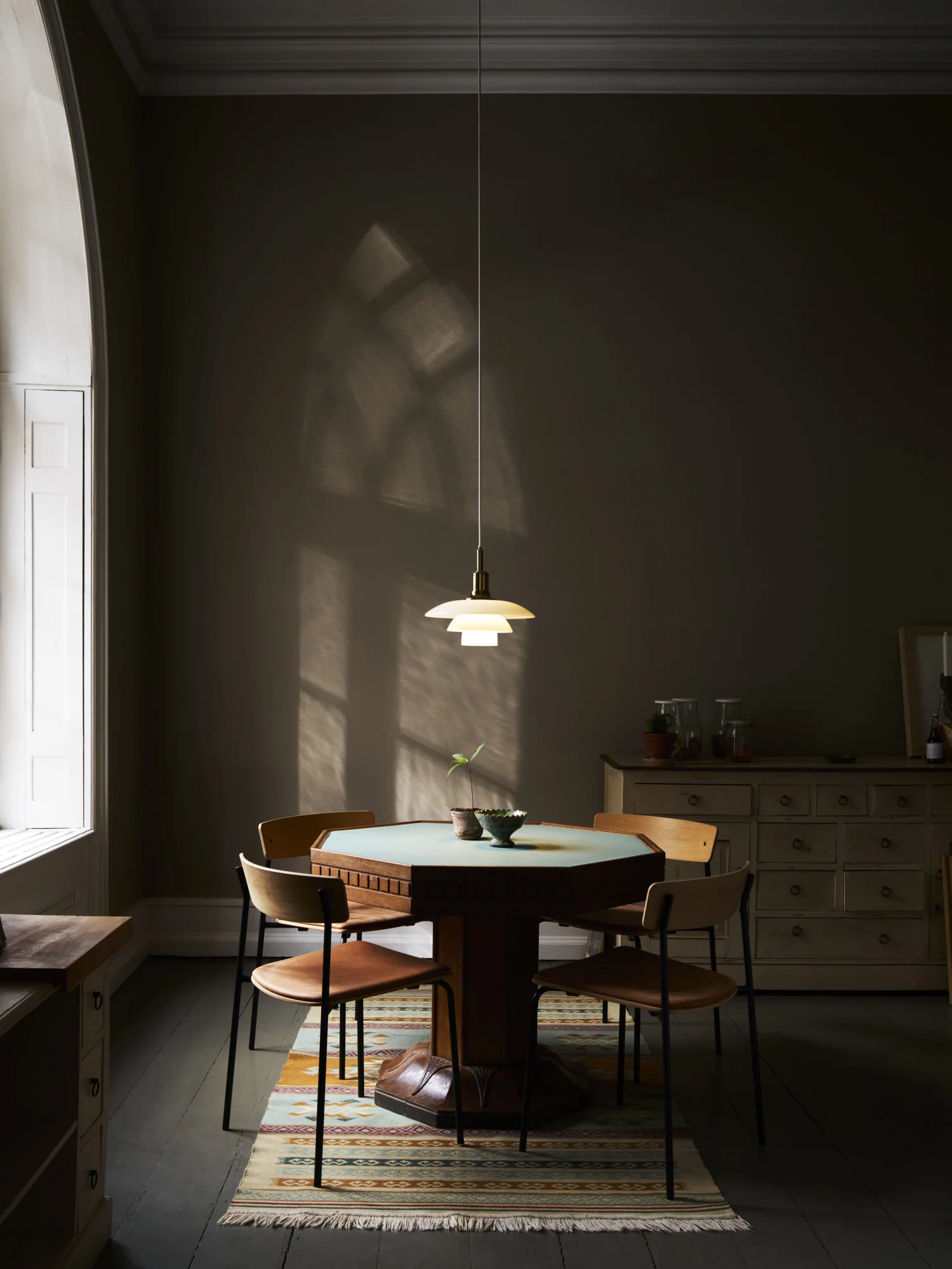 Lampa wisząca PH 3/2 biały z mosiężnym wykończeniem - Image 7
