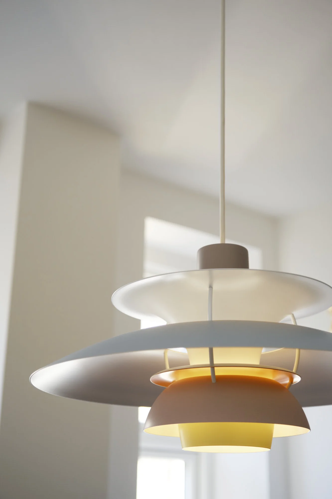 Lampa wisząca PH 5 pastelowy ostrygowy z błękitnym i różowym - Image 6
