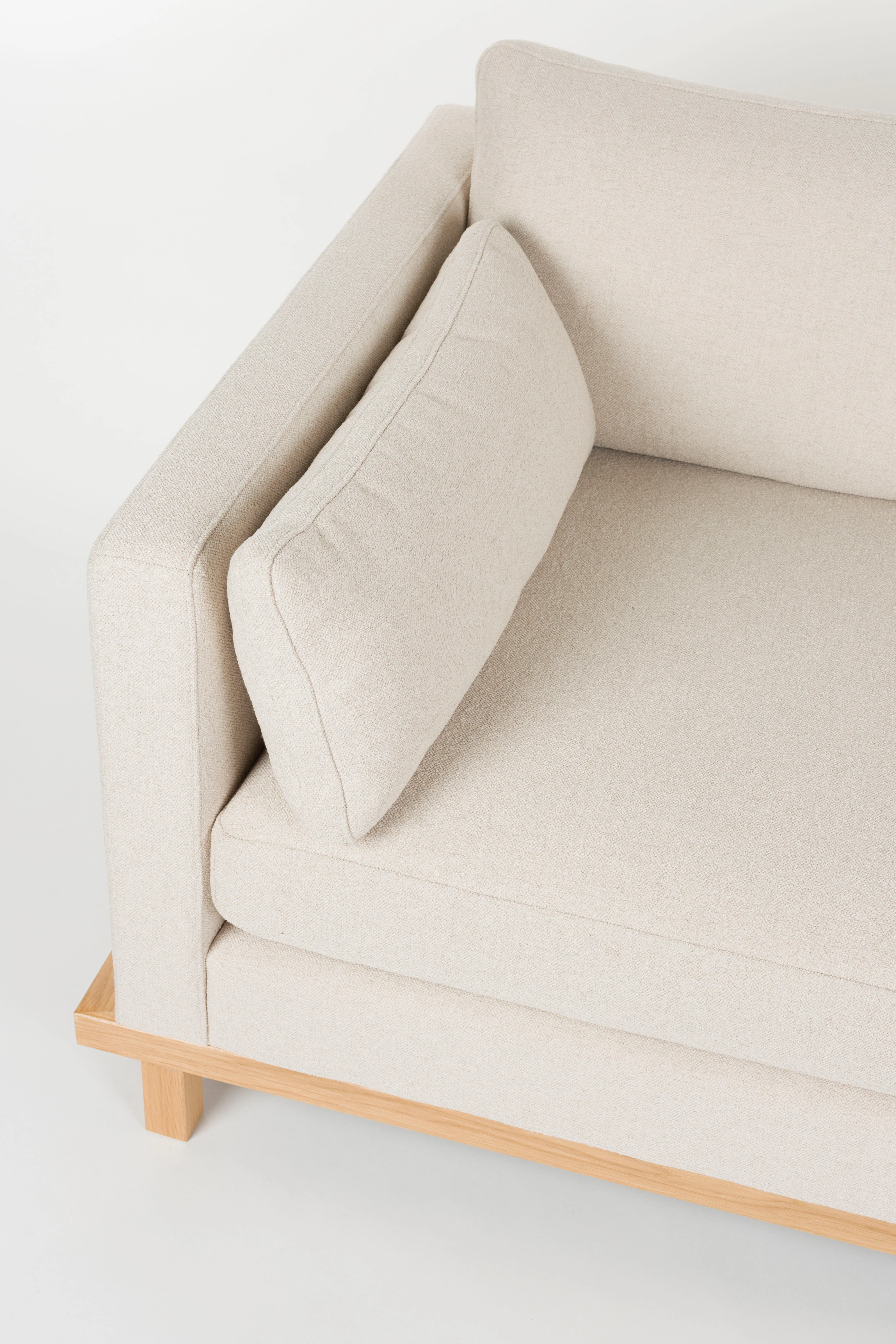 Sofa 4,5-osobowa BLOSSOM beżowy z drewnianą podstawą - Image 6