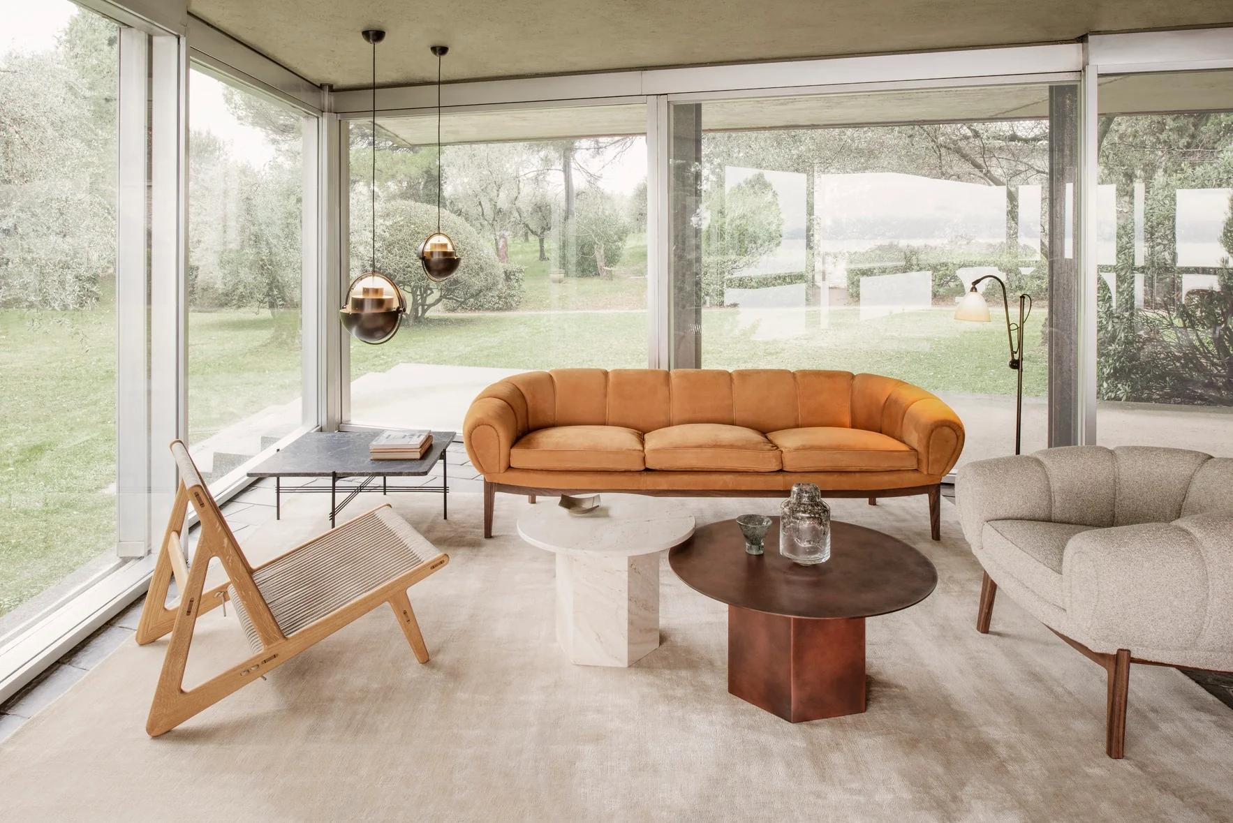 Sofa 3-osobowa CROISSANT tapicerowana z orzechową podstawą - Image 8