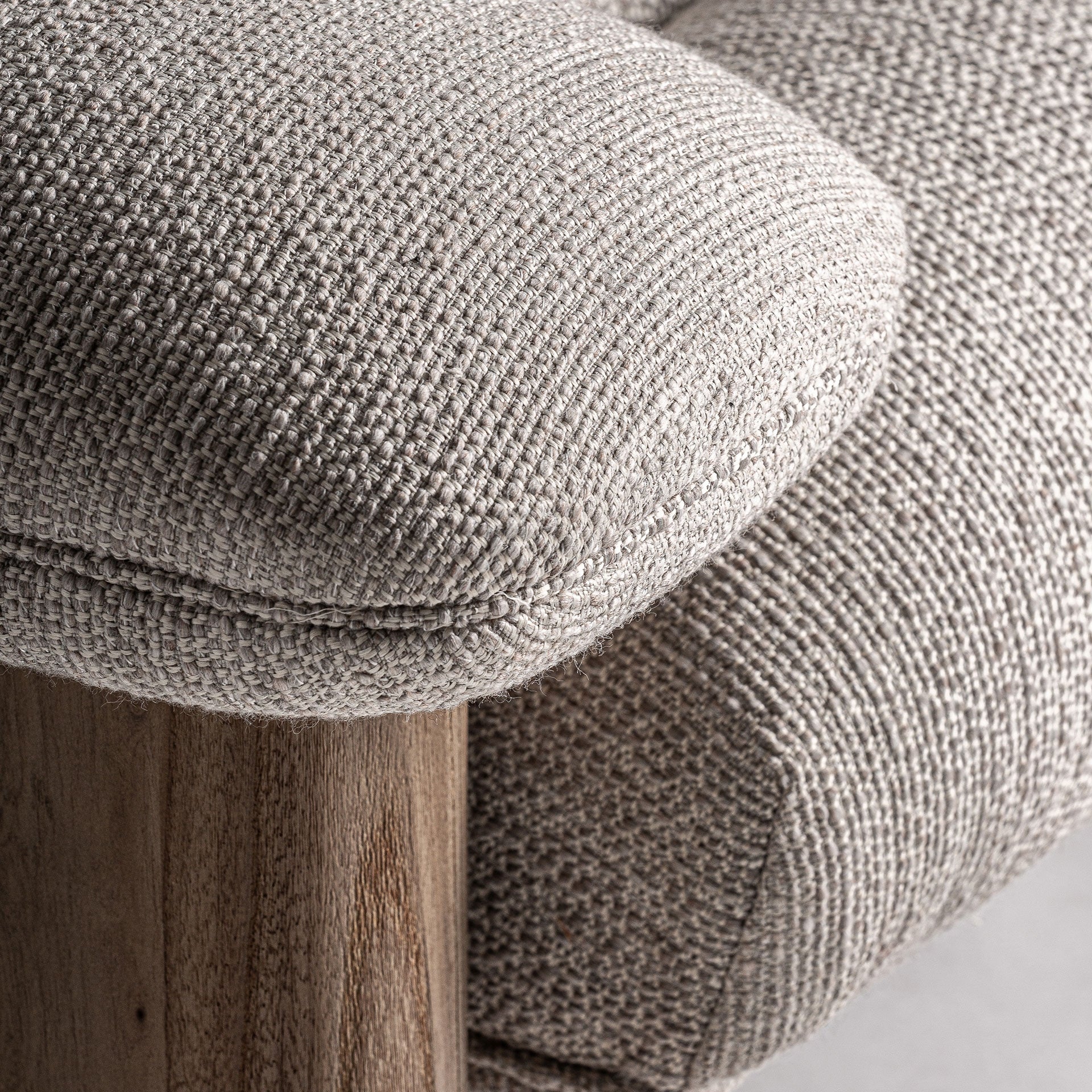 Sofa z poduszkami JACQUARD beżowy z drewnianą podstawą - Image 6