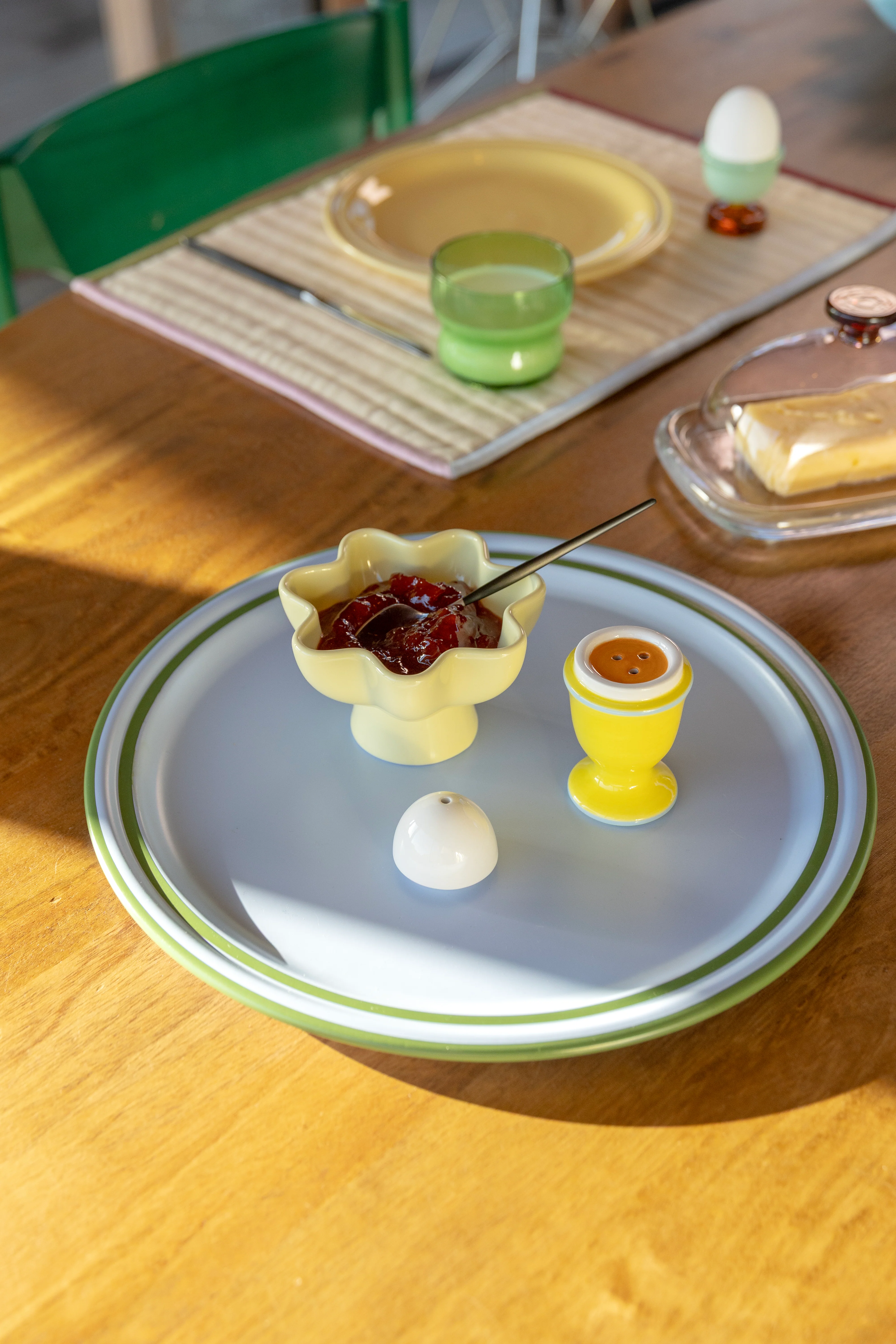 Solniczka i pieprzniczka EGG żółty z niebieskim i białym - Image 2