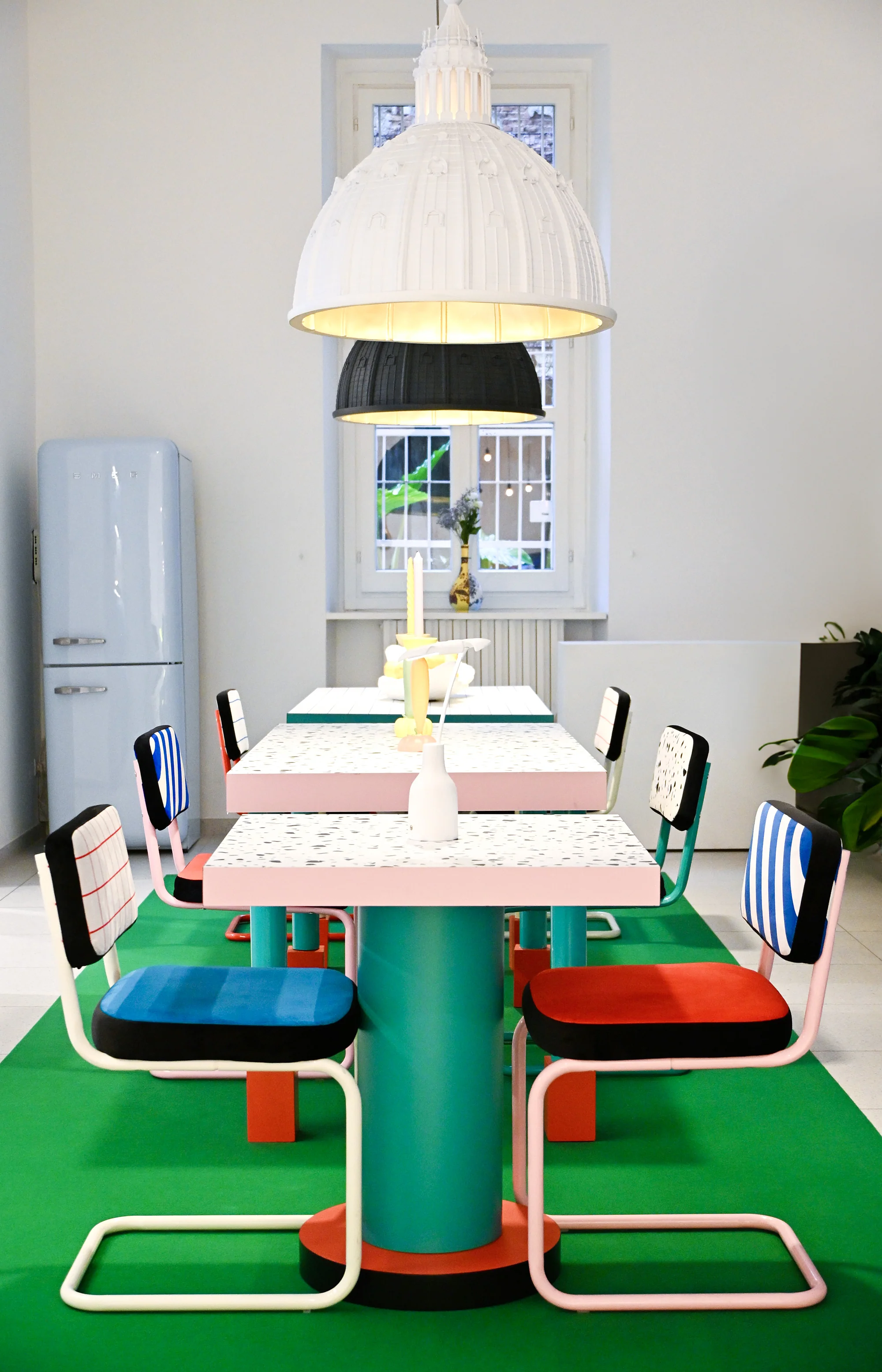 Stół kawiarniany kwadratowy z okragłą podstawą SUPERLOUNGE TABLE RED GRID turkusowy z różowym - Image 3