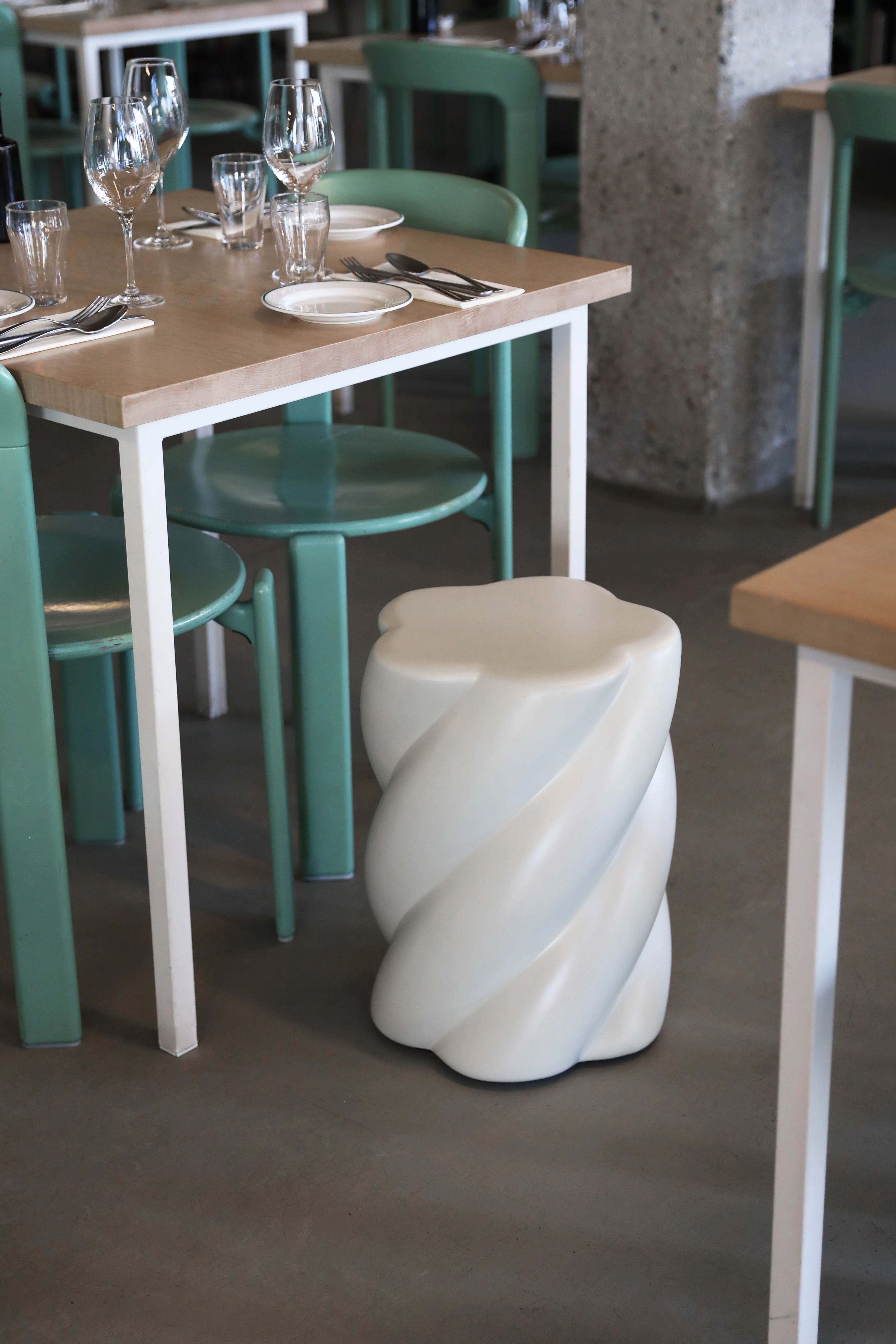 Stołek MARSHMALLOW biały - Image 2