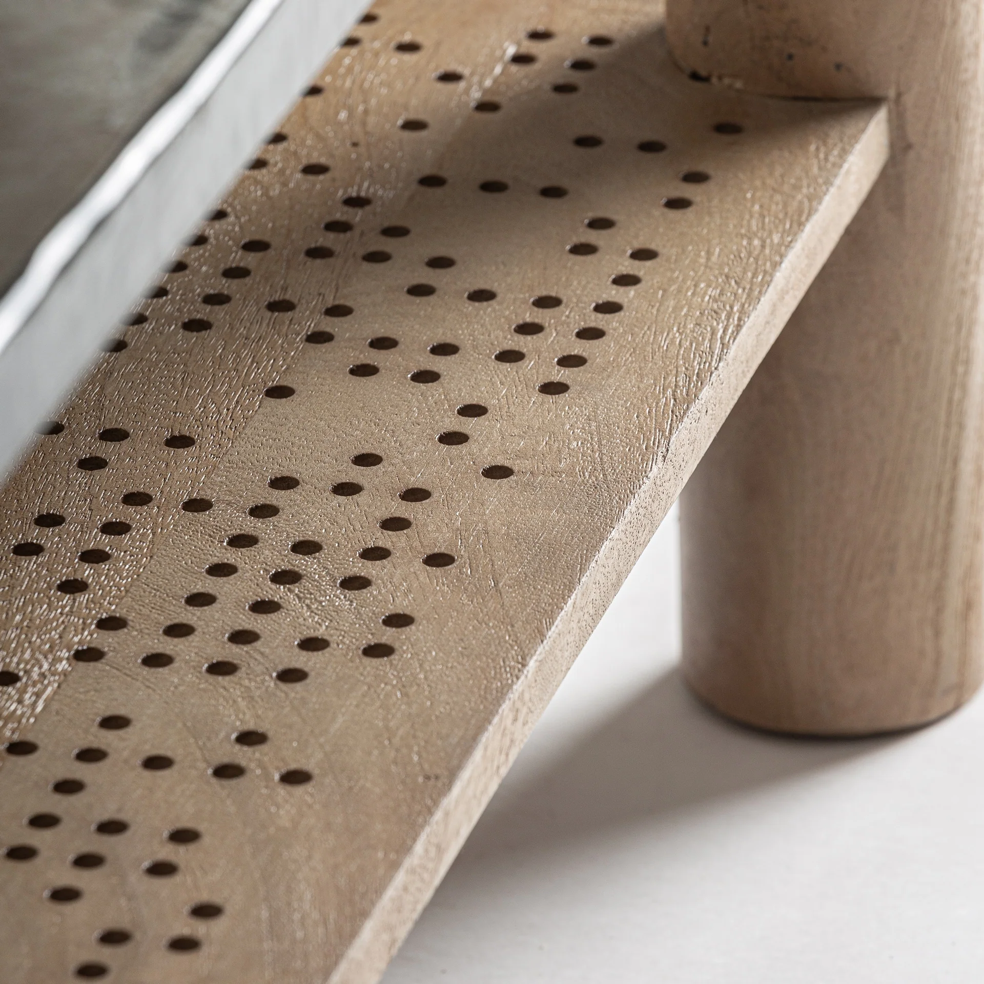Stolik kawowy JACQUARD drewno mango ze szklanym blatem - Image 6