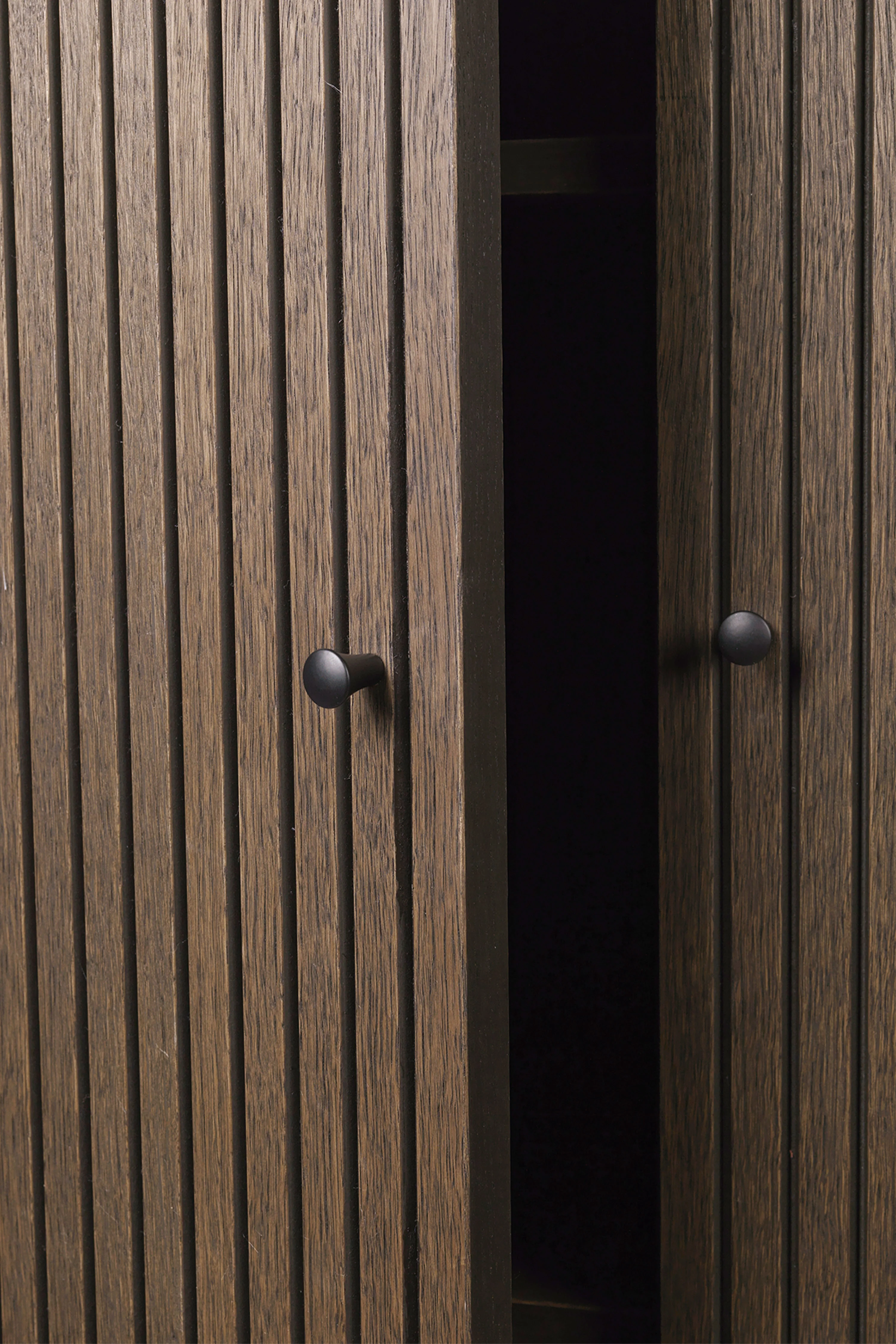 Szafa 2-drzwiowa SILL CUPBOARD TALL ciemnobrązowy fornir dębowy - Image 4