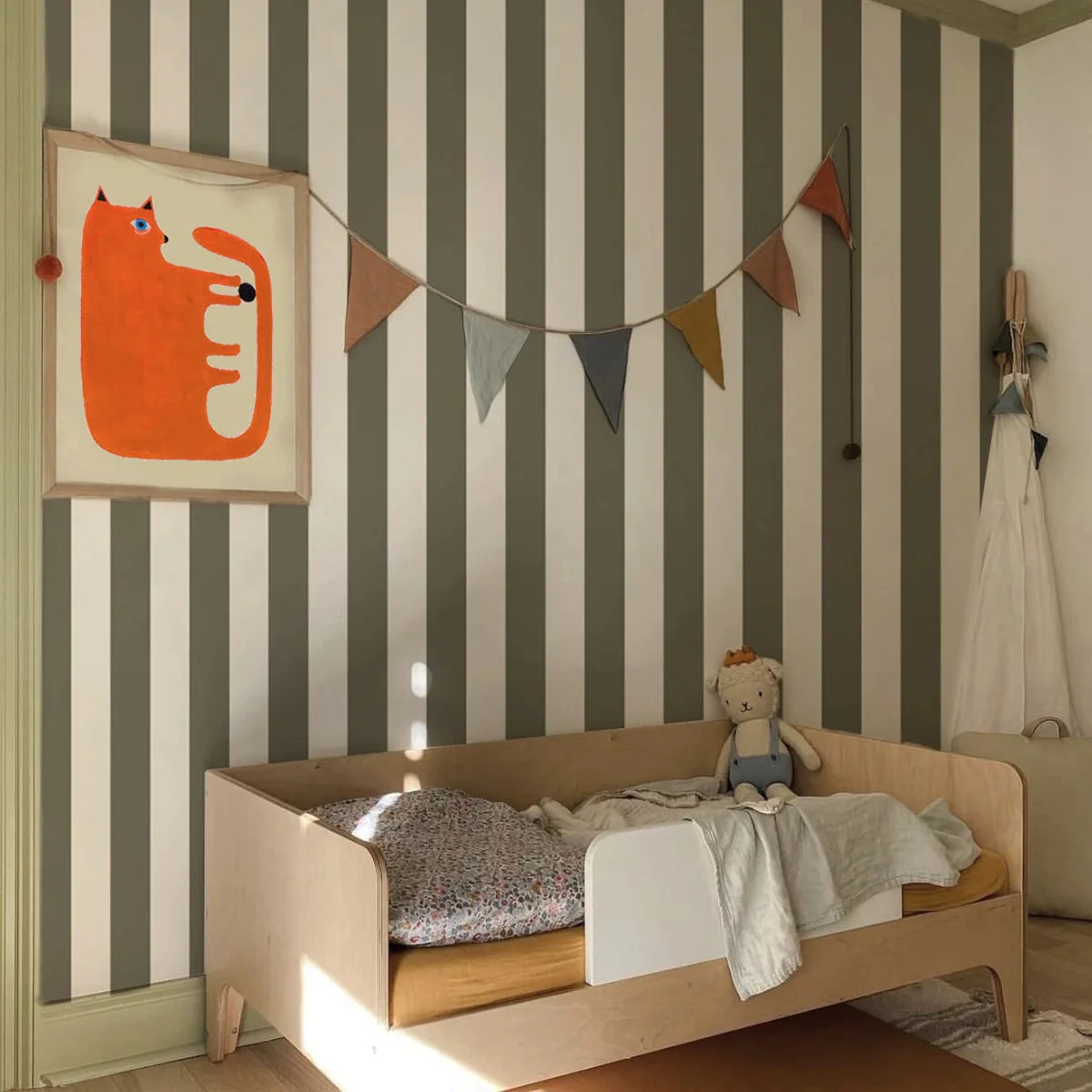 Tapeta flizelinowa w paski BOLD STRIPE MOSS zielony