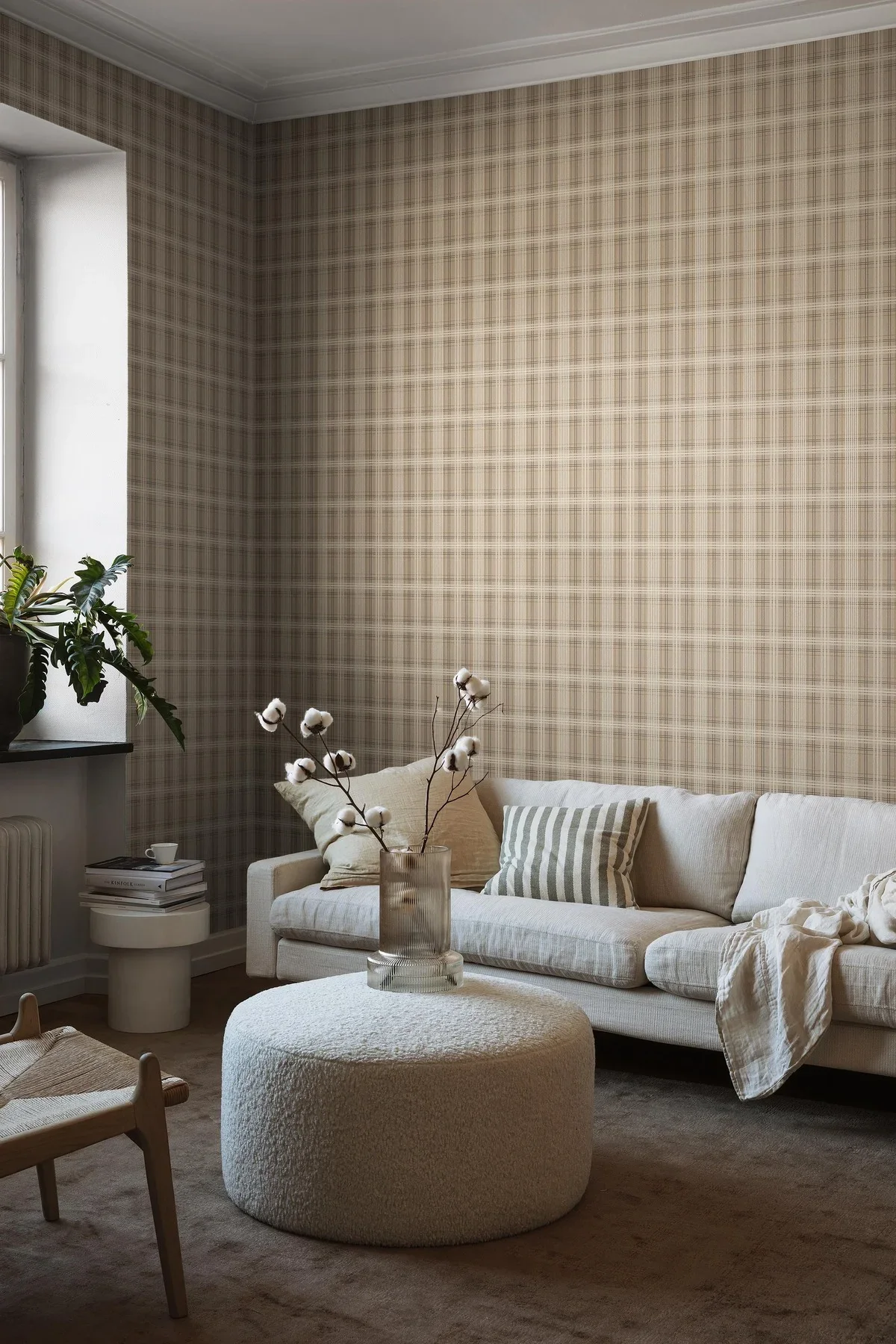 Tapeta z geometrycznym wzorem w szkocką kratkę TAILOR’S TWEED brązowy z beżowym - Image 5