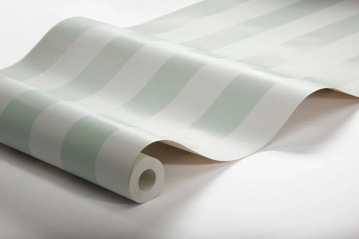 Tapeta flizelinowa papierowa w paski FALSTERBO STRIPE biały z zielonym - Image 4