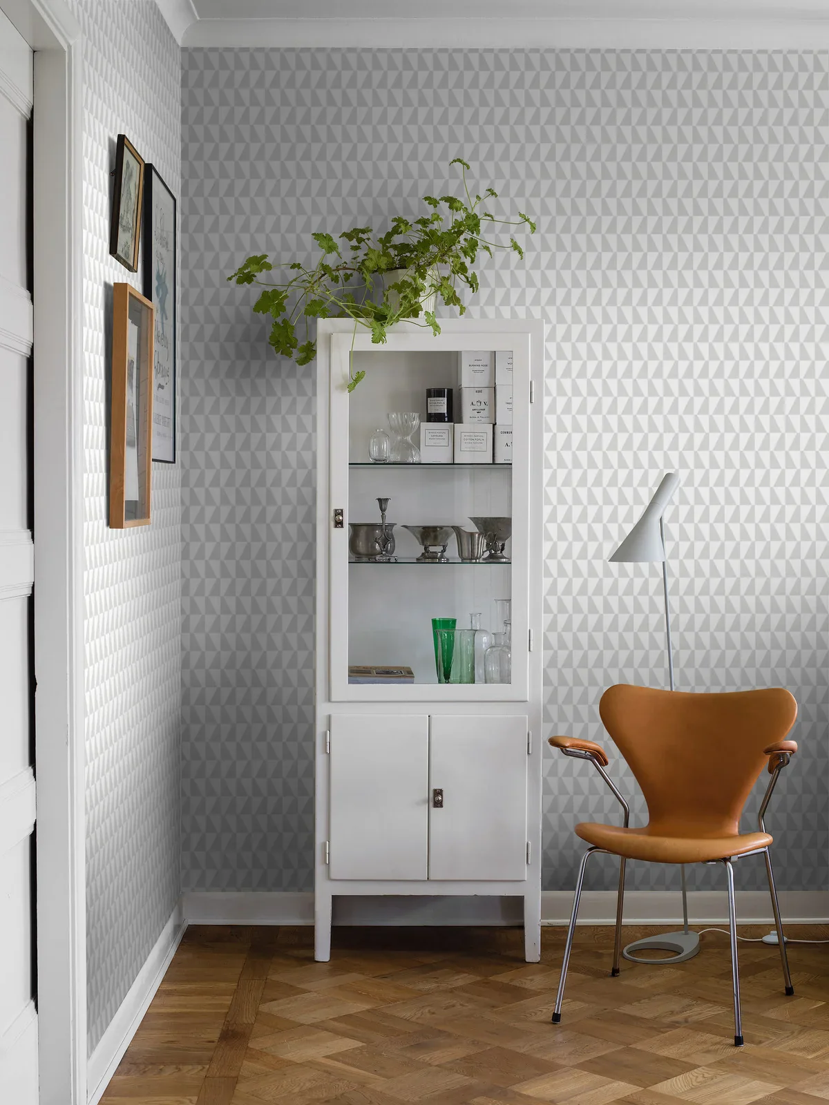 Tapeta flizelinowa papierowa z geometrycznym wzorem TRAPEZ błękitny z białym - Image 3