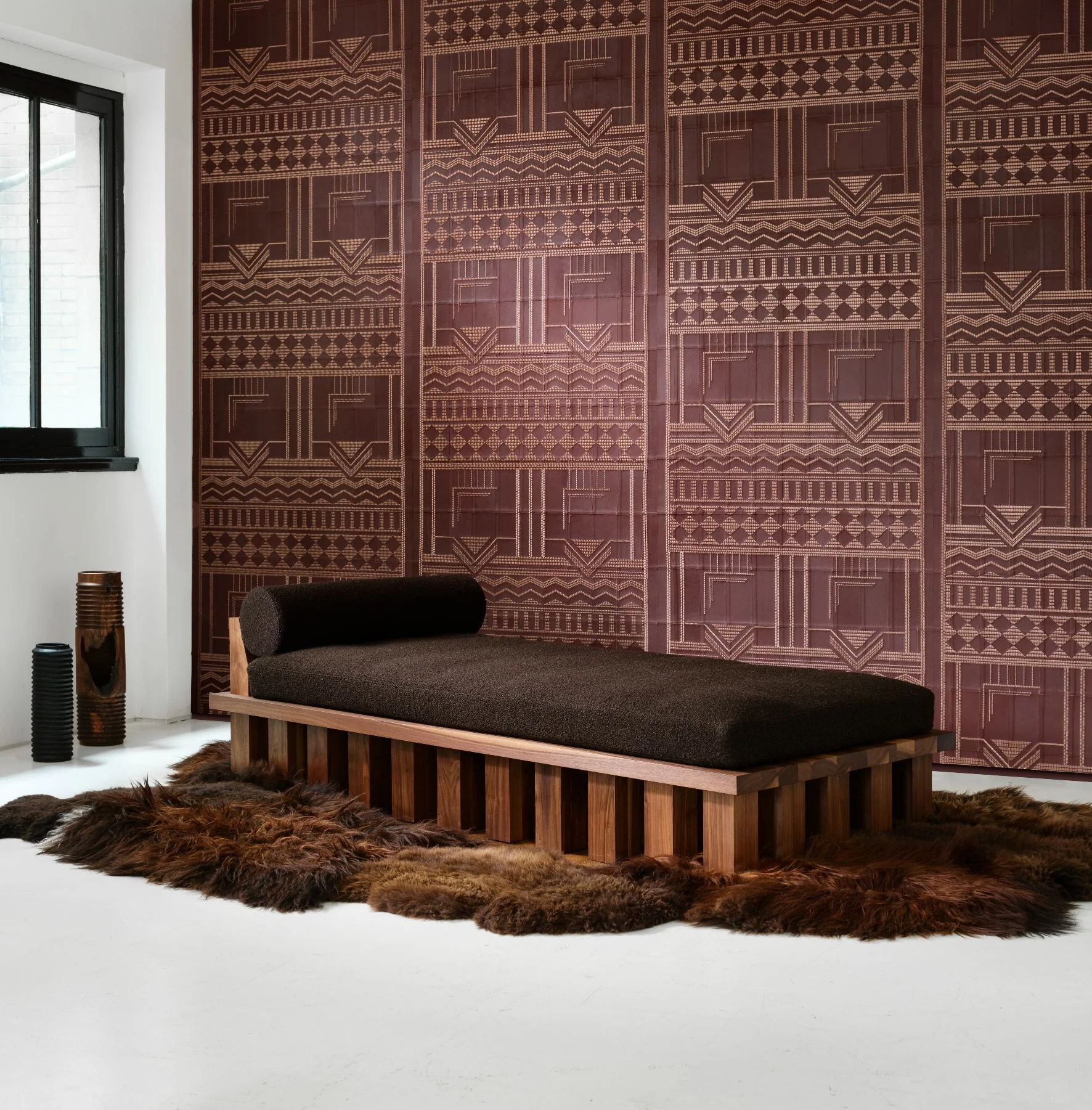 Tapeta naturalna skórzana z motywem geometrycznym PALAZZO burgundowy - Image 2