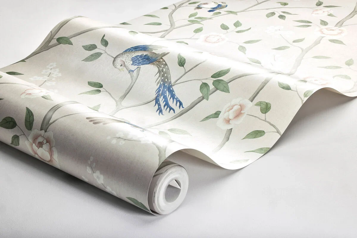 Tapeta flizelinowa papierowa z roślinnym wzorem PARADISE BIRDS beżowy z zielonym i różowym - Image 3