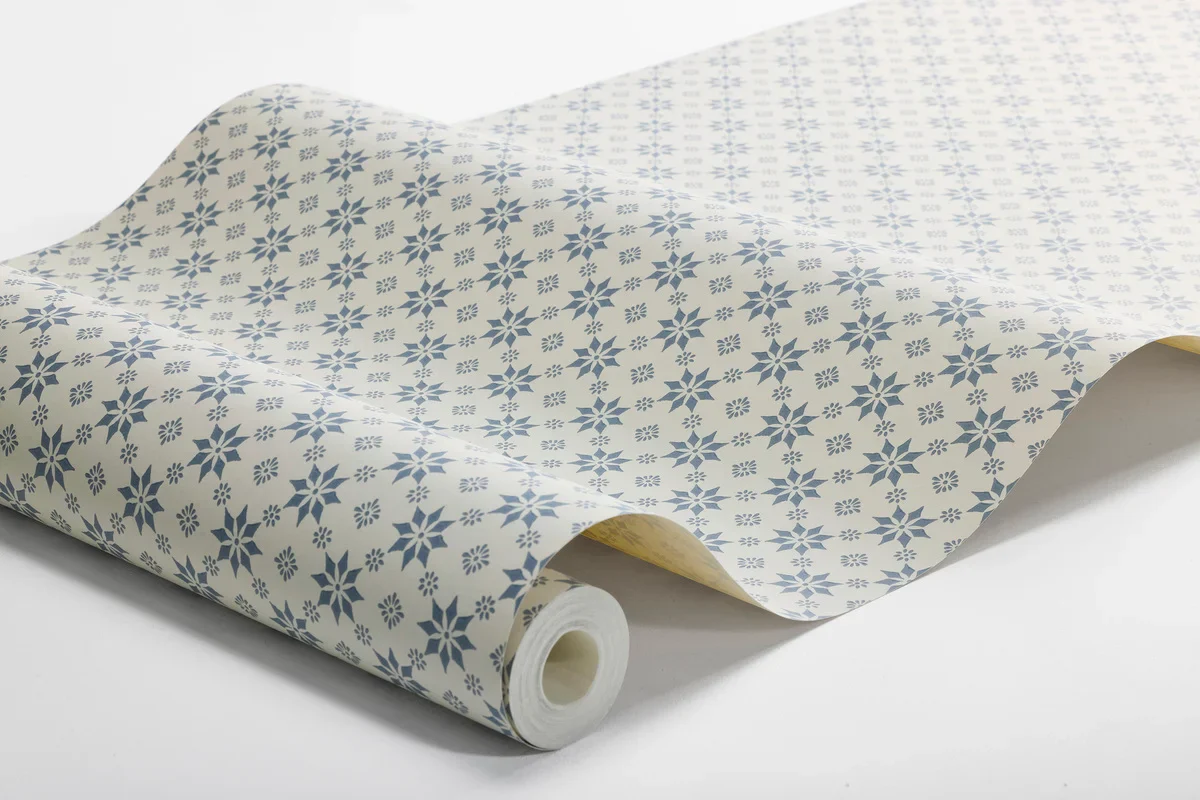 Tapeta flizelinowa papierowa z geometrycznym wzorem STELLA biały z niebieskim - Image 5