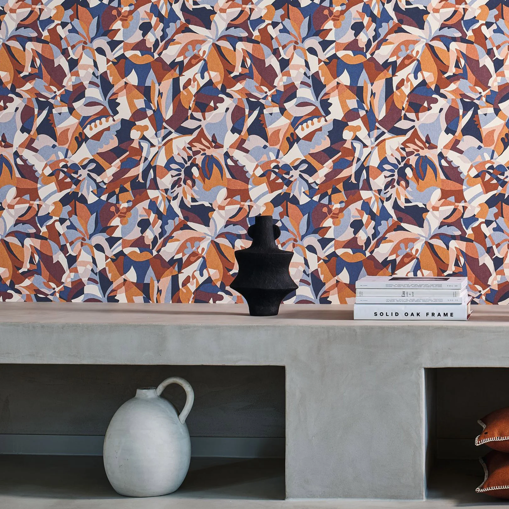 Tapeta z abstrakcyjnym wzorem z motywem roślinnym PLONGEON - MARINE/TERRACOTTA granatowy z terakotą - Image 4