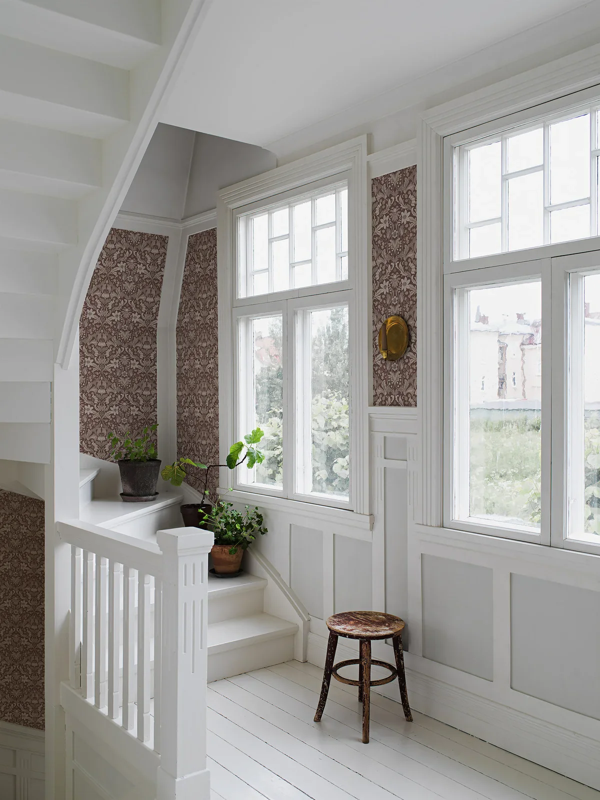 Tapeta z motywem roślinnym BLOMSTERFRÖJD burgundowy z beżowym - Image 3