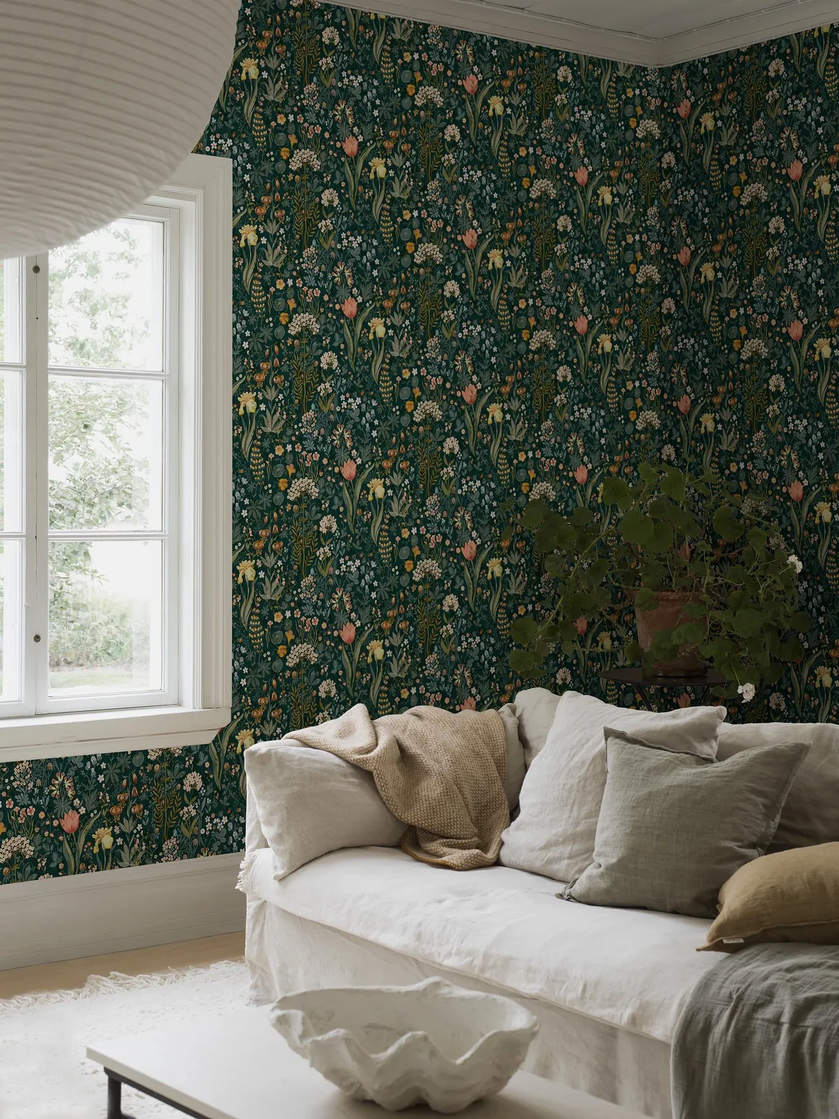 Tapeta z roślinnym motywem kwiatów BLOMSTERHAV granatowy z zielonym - Image 9