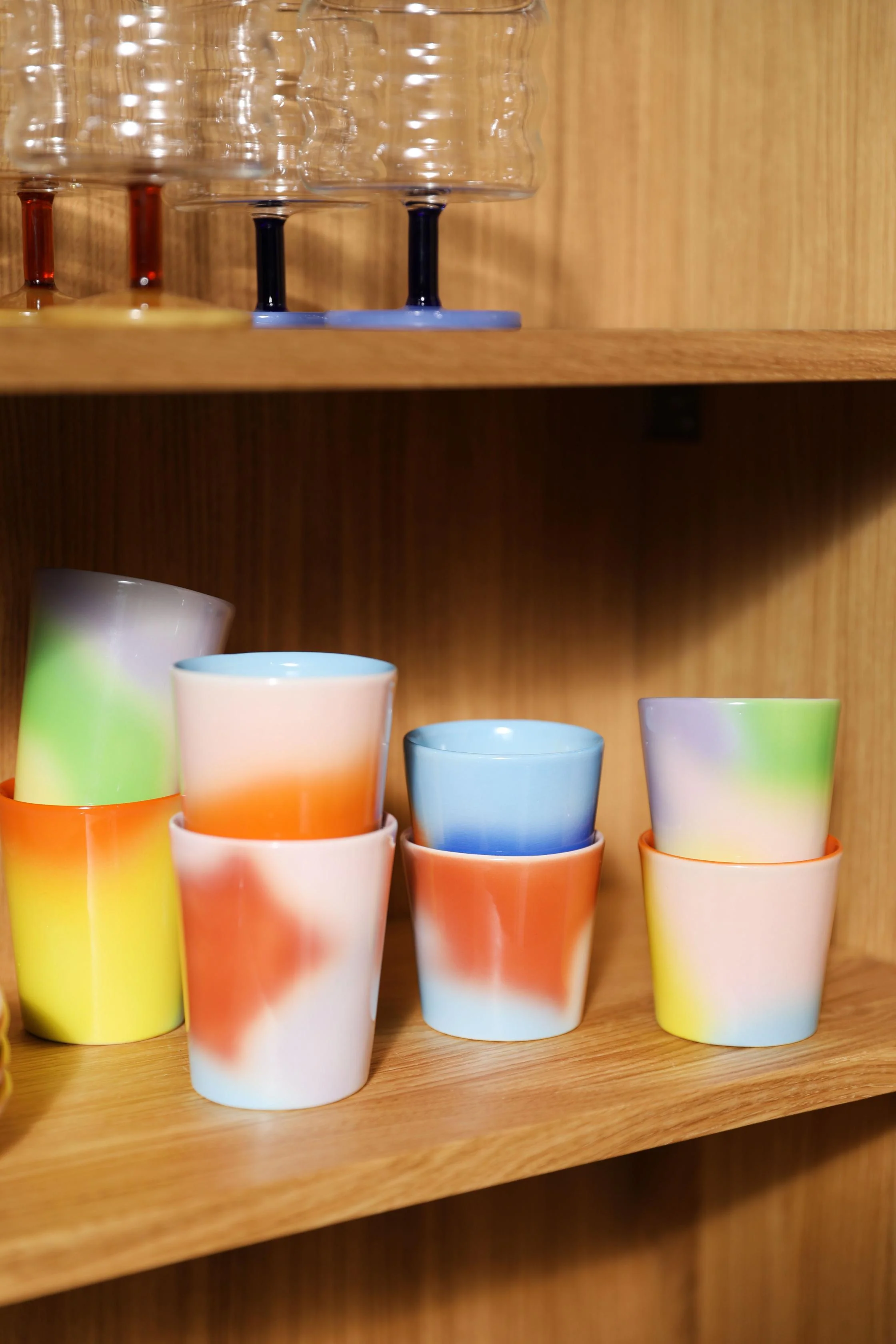 Zestaw kubków HUE kolorowa porcelana - Image 4